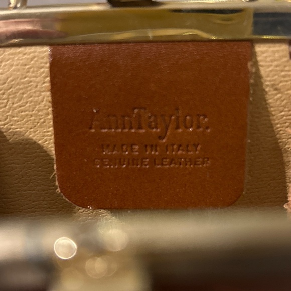 Vintage Brown Leather Coin Purse Crossbody kiss lock - Picture 3 of 12